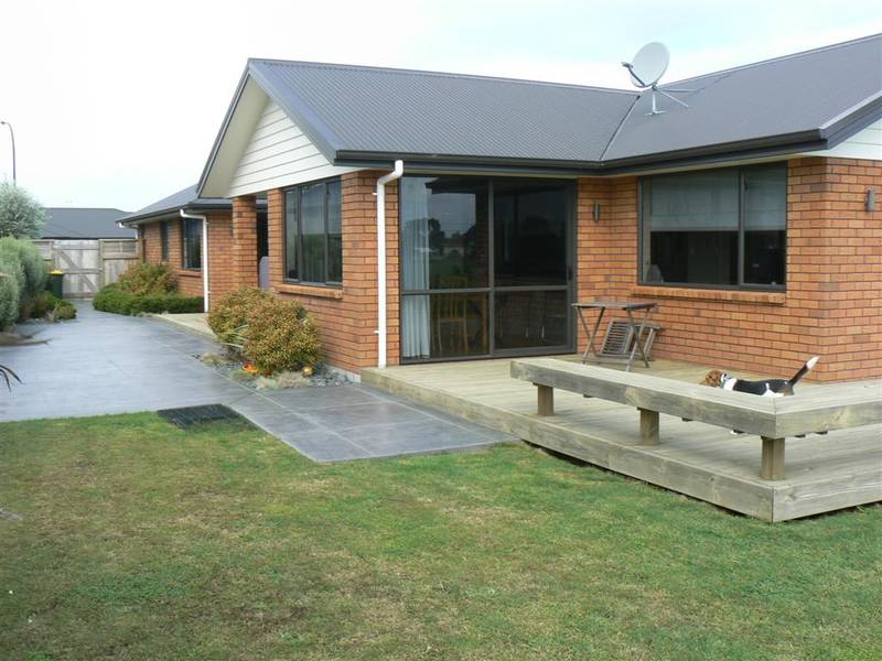 Bordering the Greenbelt Picture 3