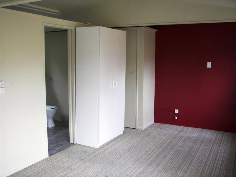 Single Quarters! Picture 3