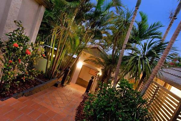 FAMILY LIVING, WORK FROM HOME - BUDERIM Picture 2