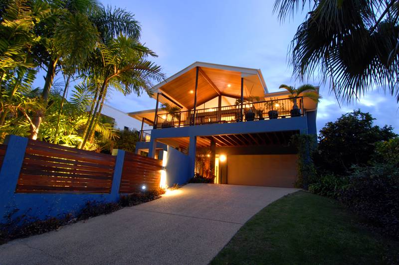 ON THE CREST ... WITH THE BREEZES! Picture 1