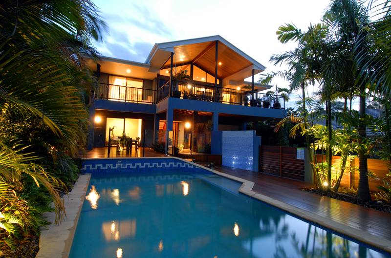 ON THE CREST ... WITH THE BREEZES! Picture 3