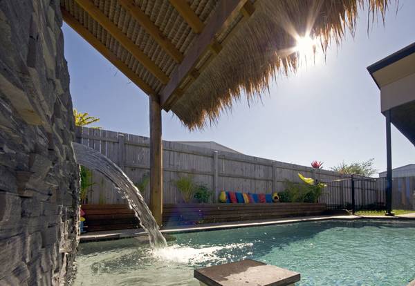 MODERN LIVING - EXCEPTIONAL PRICE! Picture 1