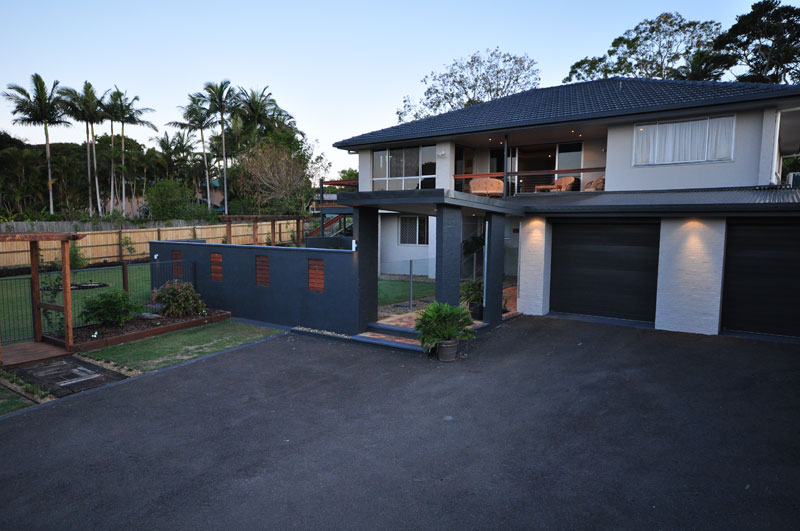 LOCATION LOCATION LOCATION - DON'T WAIT YOU WILL MISS OUT! Picture 1