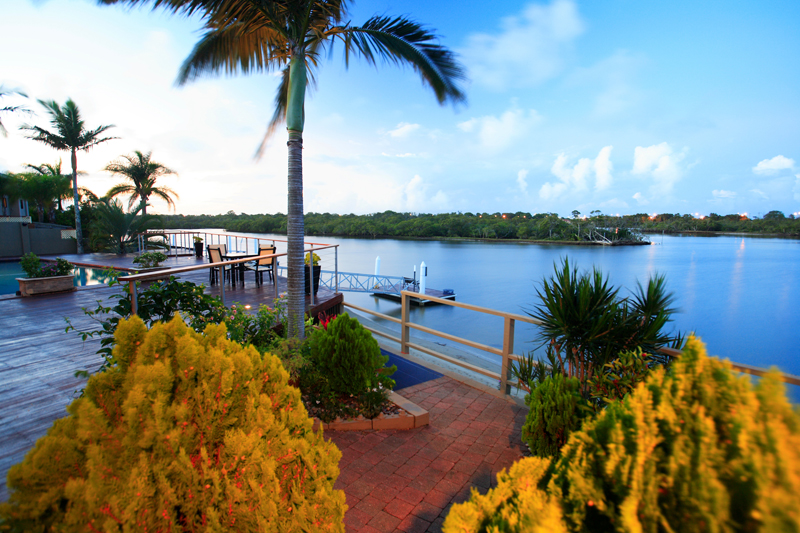 Massive 32 metre waterfront gold Picture 3