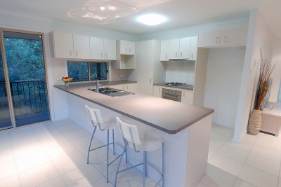 FUNCTIONAL HOME - Forest backdrop! Picture