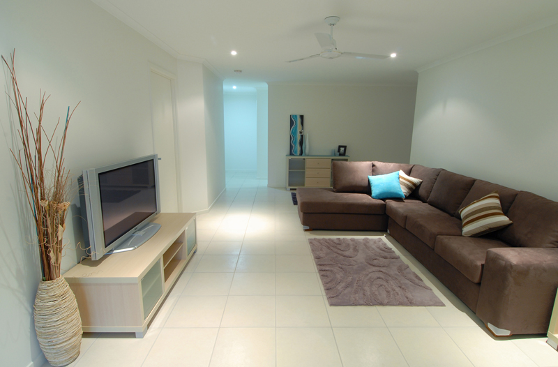 FUNCTIONAL HOME - Forest backdrop! Picture 2