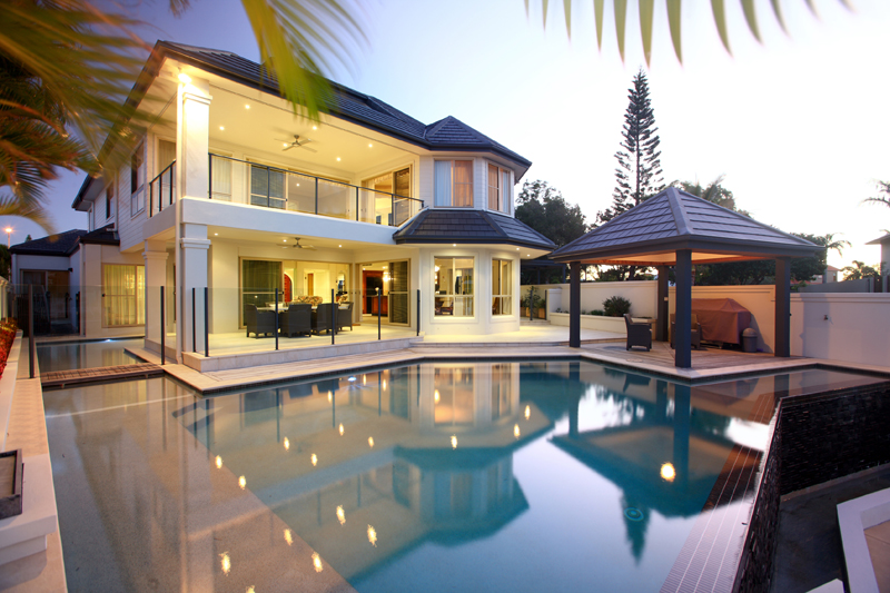 BIG HOME - BIG FEATURES ¬ SMALL WINDOW OF OPPORTUNITY Picture 1