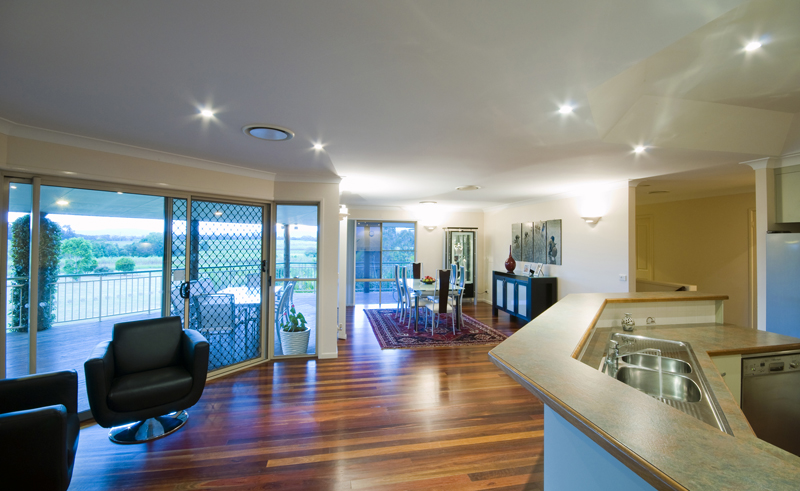 VIEWS - ACREAGE - SIX-BEDROOMS Picture 3