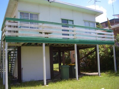 Centrally Located Queenslander Picture Centrally Located Queenslander Picture