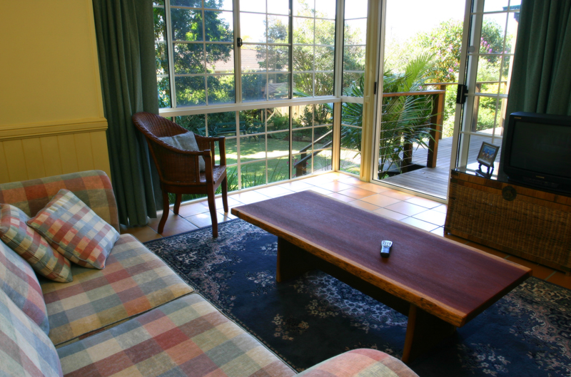 Quaint Buderim Cottage With Revenue Picture 3