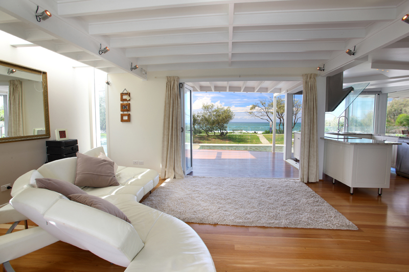 BEACHFRONT LIVING WITH GRANNY FLAT Picture 2
