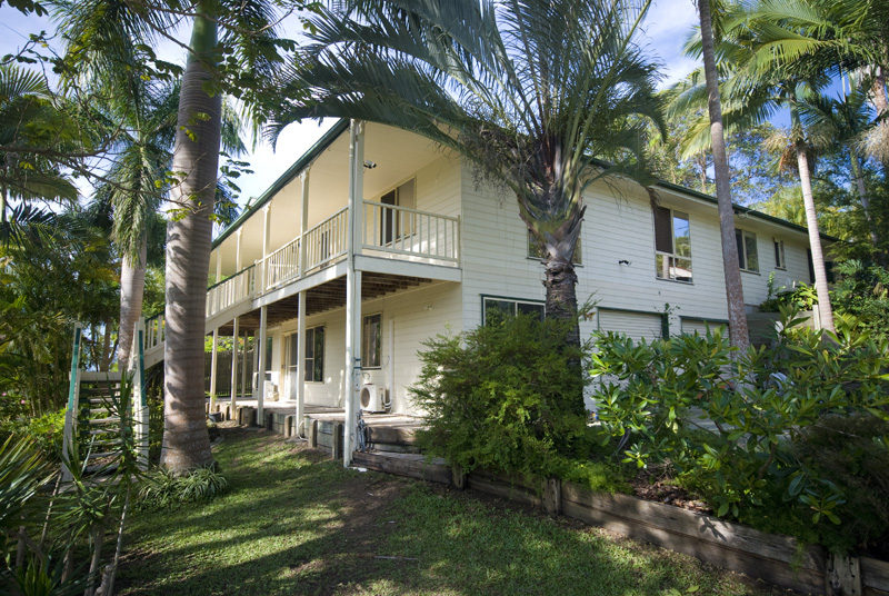 LASHINGS OF CHARM - HUGE, DUAL LIVING OPTION! Picture 2