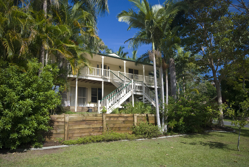 LASHINGS OF CHARM - HUGE, DUAL LIVING OPTION! Picture 1