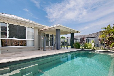 Space for all the Family - 3 Living Rooms! Picture