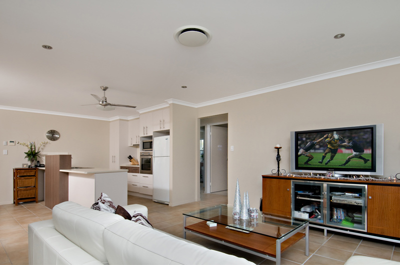 Space for all the Family - 3 Living Rooms! Picture 2