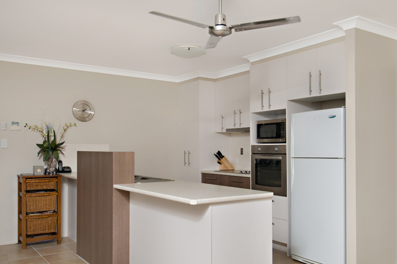 Space for all the Family - 3 Living Rooms! Picture 3