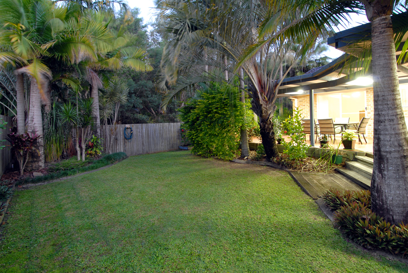 Beautiful Bushy Backdrop in a Central Location Picture 1