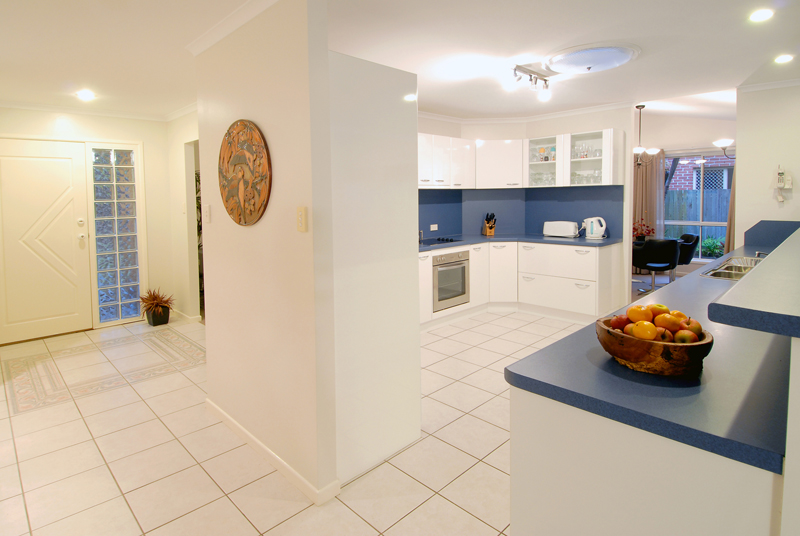 Beautiful Bushy Backdrop in a Central Location Picture 3