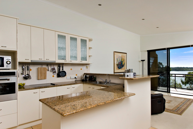 SPRAWLING VIEWS - YOU CAN'T LOSE! Picture 2