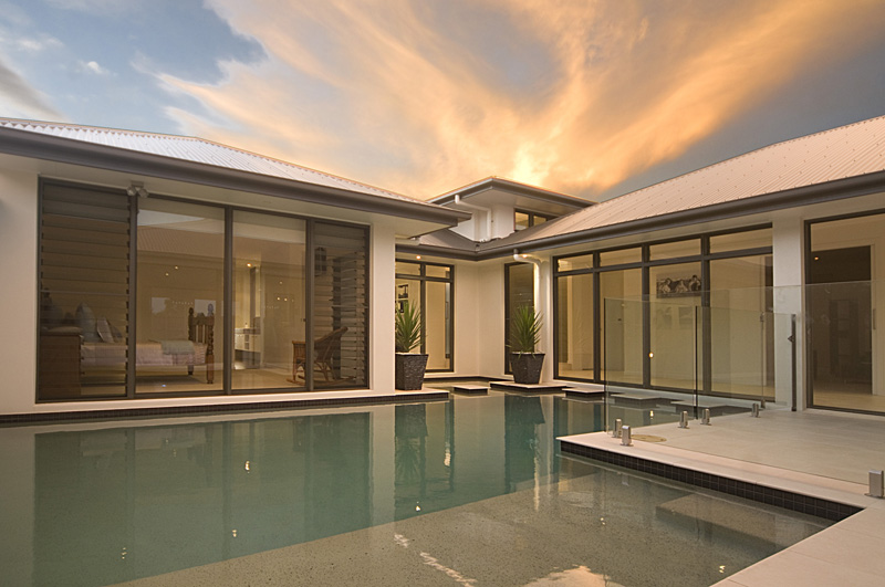 STUNNING DESIGNER HOME FOR CLASSIC COAST LIFESTYLE Picture 1