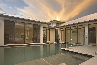 STUNNING DESIGNER HOME FOR CLASSIC COAST LIFESTYLE Picture