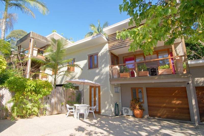 PERFECT FOR THE EXTENDED FAMILY OR HOME BUSINESS (DUAL ACCOMODATION) Picture 1