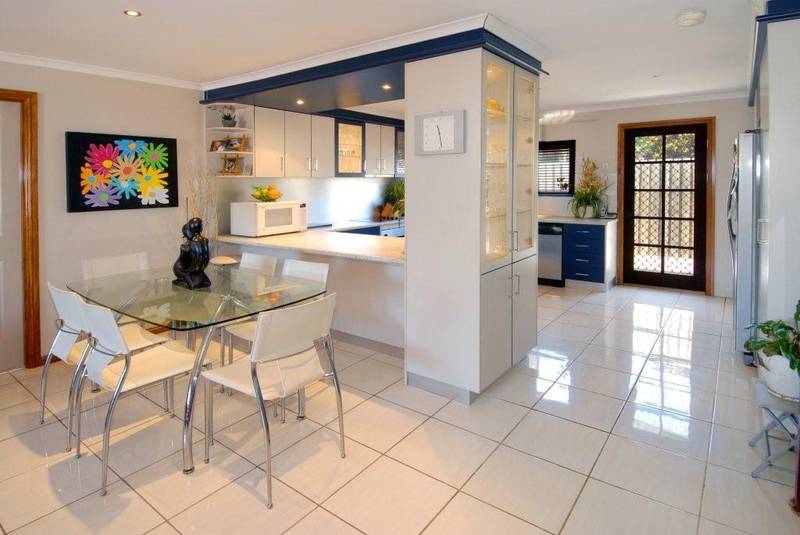 LOOK @ THIS! 4 BED, 2 BATH - offers over $475 000! Picture 2