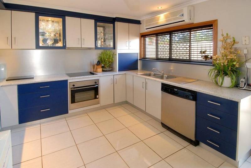 LOOK @ THIS! 4 BED, 2 BATH - offers over $475 000! Picture 1