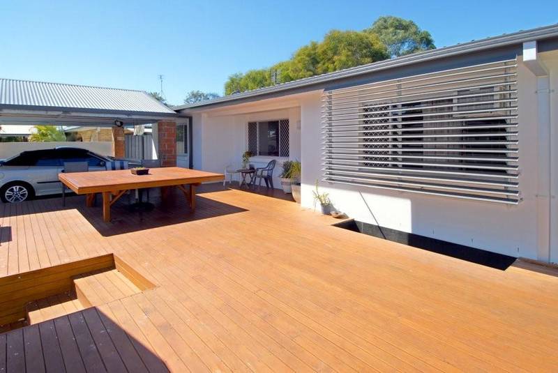 LOOK @ THIS! 4 BED, 2 BATH - offers over $475 000! Picture 3