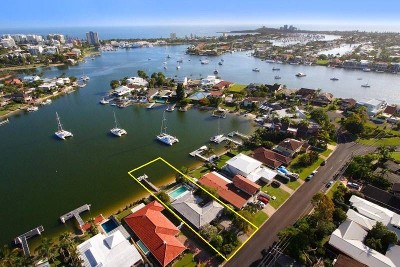 PERFECT NORTHERLY WATERFRONT ASPECT Picture