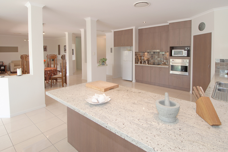 IMMACULATE HOME, PERFECT FOR THE FAMILY, WITH ALL THE EXTRAS Picture 3