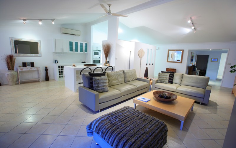 LARGE DEEPWATER FRONTAGE WITH AN EASTERLY ASPECT Picture 3