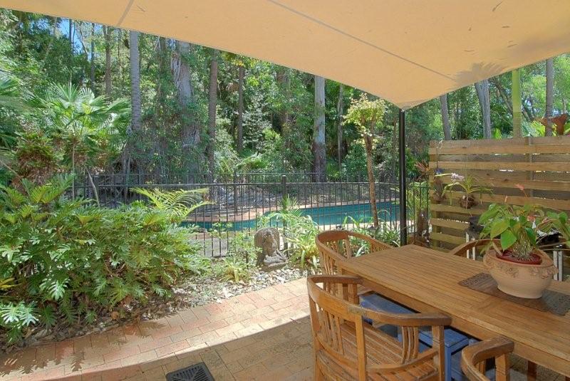 BEACHSIDE, PRIVATE, TRANQUIL LIVING! Picture 1