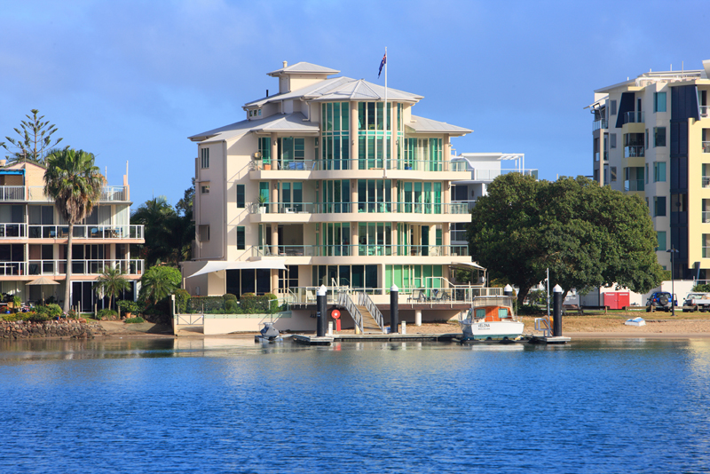 RIVERSIDE LUXURY Picture 1