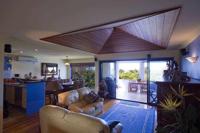 INTO THE DEEP Picture 2