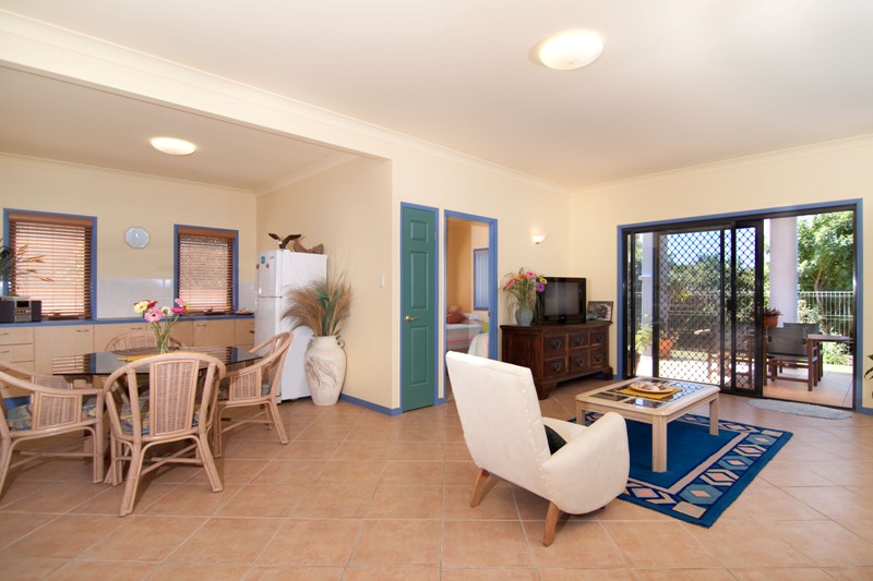 INTO THE DEEP Picture 3