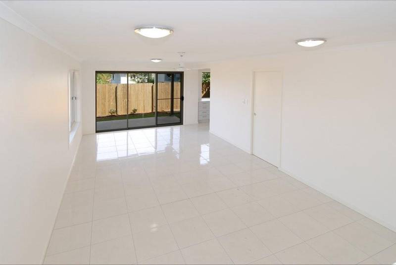 GREAT VALUE FOR MONEY - PET FRIENDLY COMPLEX! Picture 3