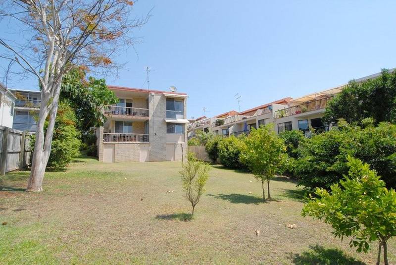 BEACHSIDE UNIT- SMALL COMPLEX OF 3 - ALEX Picture 2