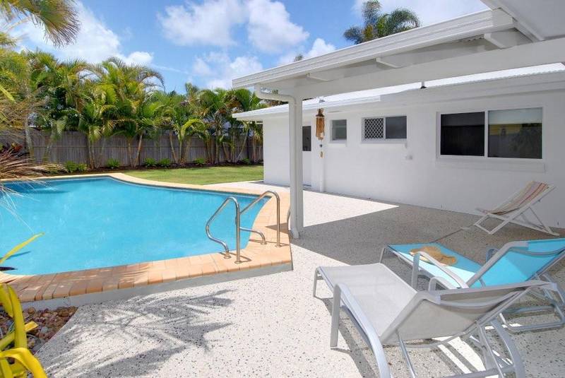 SMART, FRESH, BEACHY! Picture 3