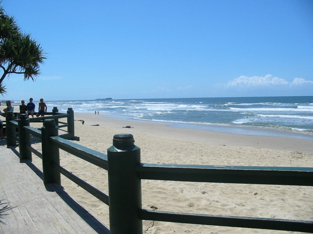 LOCK UP AND GO - HOUSE SIZE APARTMENTS Picture 3