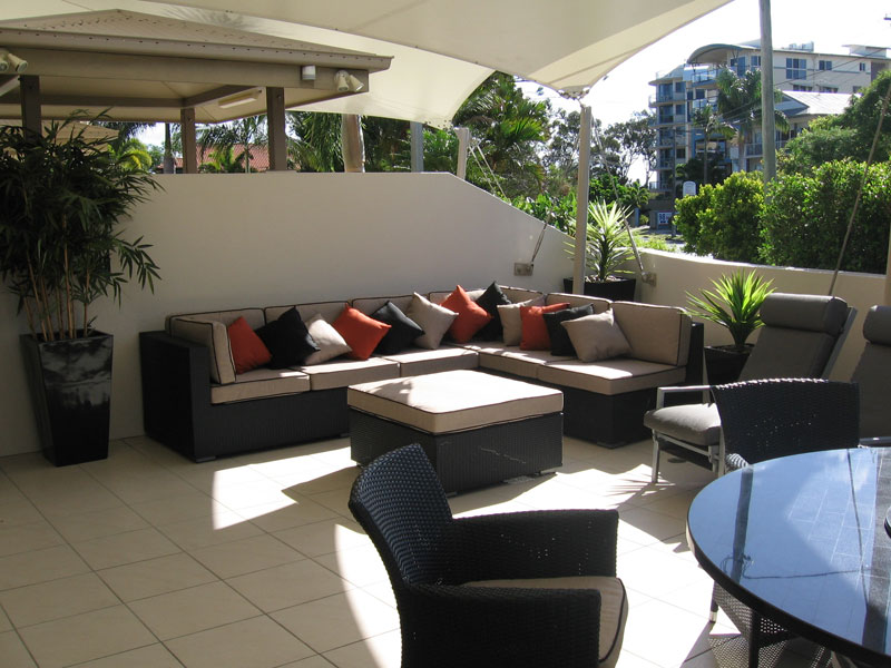 LUXURIOUS RIVERSIDE LIVING Picture 1