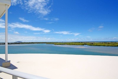 STUNNING WATERFRONT PENTHOUSE Picture