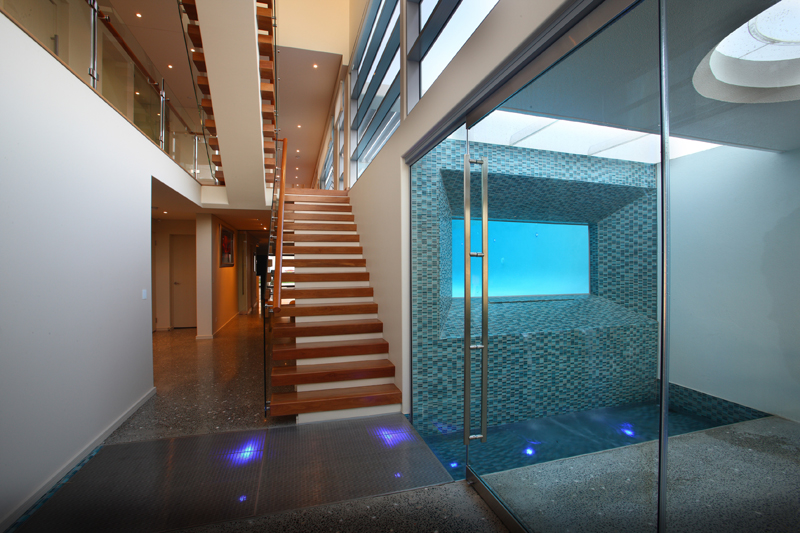 CALOUNDRA'S NEXT BEST THING! Picture 3