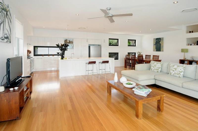 NEW AND MODERN, LOW MAINTENANCE BEACH HOUSE! Picture 3