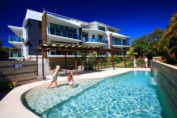 SOPHISTICATED LIVING - BY THE BEACH! Picture 1