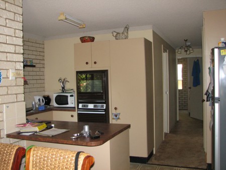 IDEAL INVESTMENT UNIT - MOOLOOLABA Picture 2