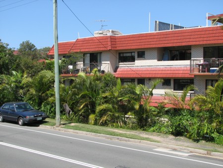 IDEAL INVESTMENT UNIT - MOOLOOLABA Picture 3