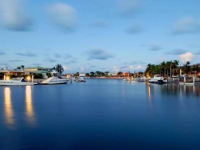 Low maintenance north easterly waterfront style Picture Low maintenance north easterly waterfront style Picture