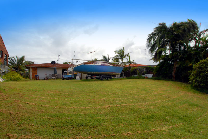 $850K FOR WATERFRONT BLOCK! Picture 2