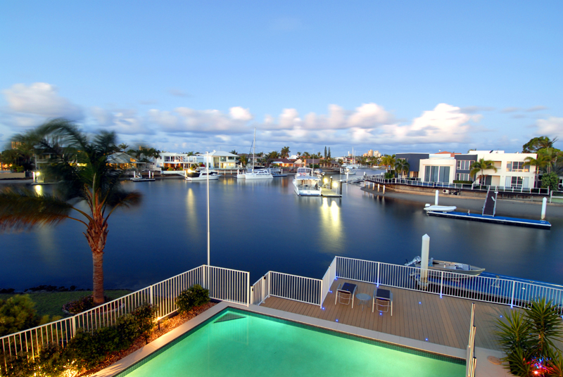 SENSATIONAL WATERFRONT MASTERPIECE Picture 1